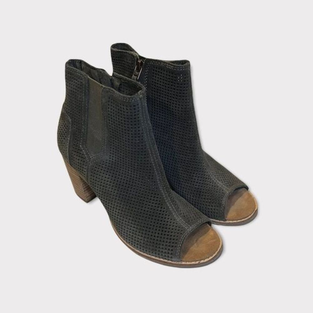 TOMS Open Toed Ankle Bootie 7 Olive Green Laser Cut Suede